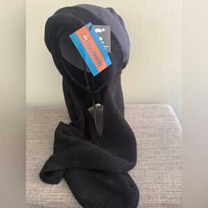 NWT Due North Wind Resistant and Anti-Static  Gray/BLK Hooded Scarf
